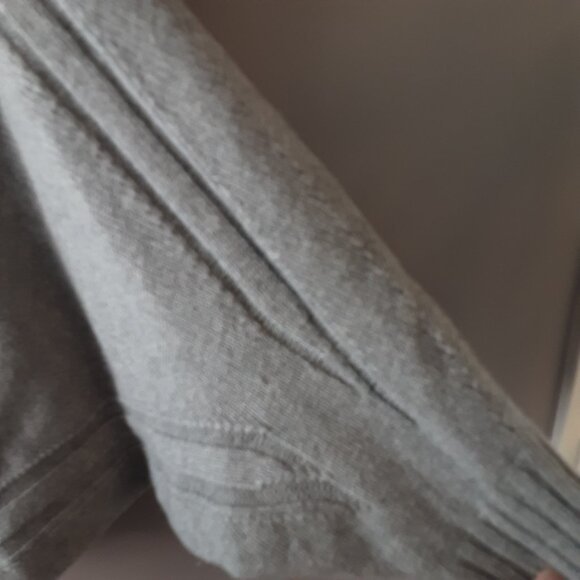 Gorgeous Made in Italy Tabaroni Grey Cashmere Shawl Shrug Sweater Size Med-Large - Picture 10 of 14